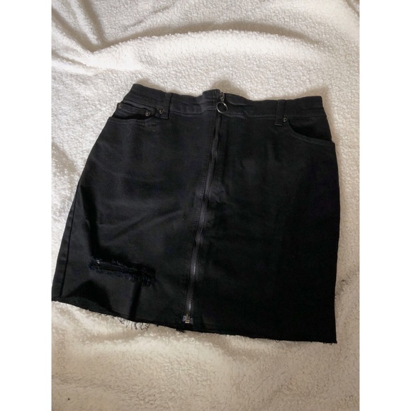 Black, high waisted zip detail skirt - Picture 3 of 4